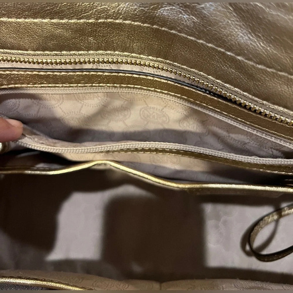 Michael MK patent gold colored leather purse‎ - Picture 14 of 15